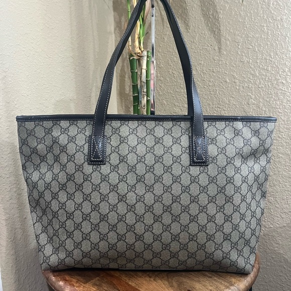 GUCCI GG SUPREME MONOGRAM TOTE - Picture 2 of 16